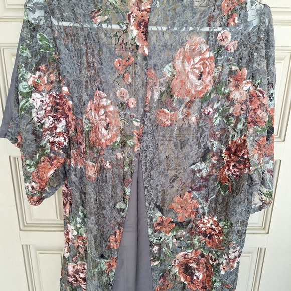 Gypsys & Moondust Top SzM Lace Roses W Gray Insets Open Front Kimono Style Prett - Picture 5 of 8